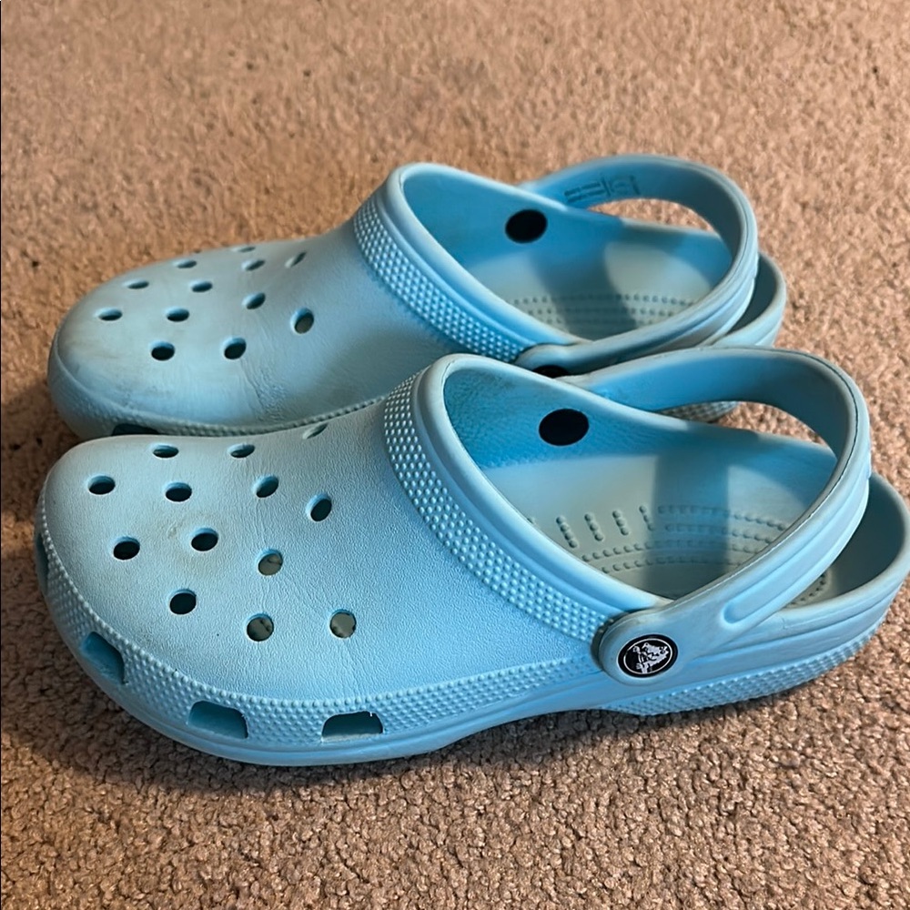 Light Blue Crocs Men’s Size 7/ Women’s Size 9